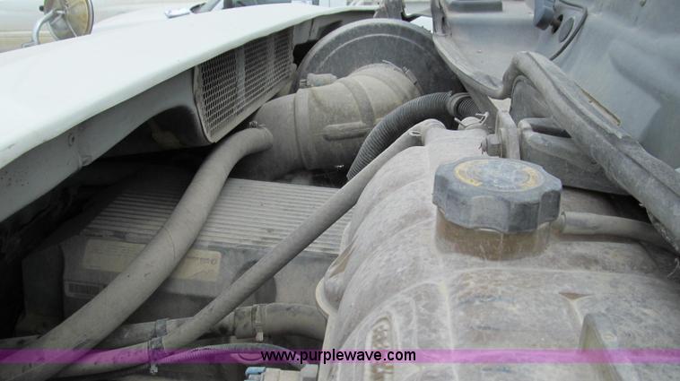 image for item G2065 2005 Freightliner Columbia CL120 semi truck