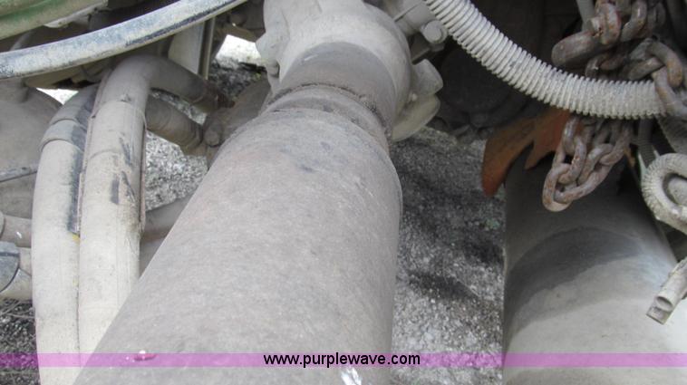 image for item G2065 2005 Freightliner Columbia CL120 semi truck