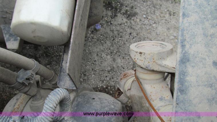 image for item G2065 2005 Freightliner Columbia CL120 semi truck