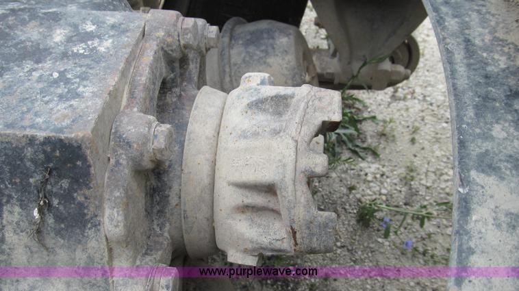 image for item G2065 2005 Freightliner Columbia CL120 semi truck