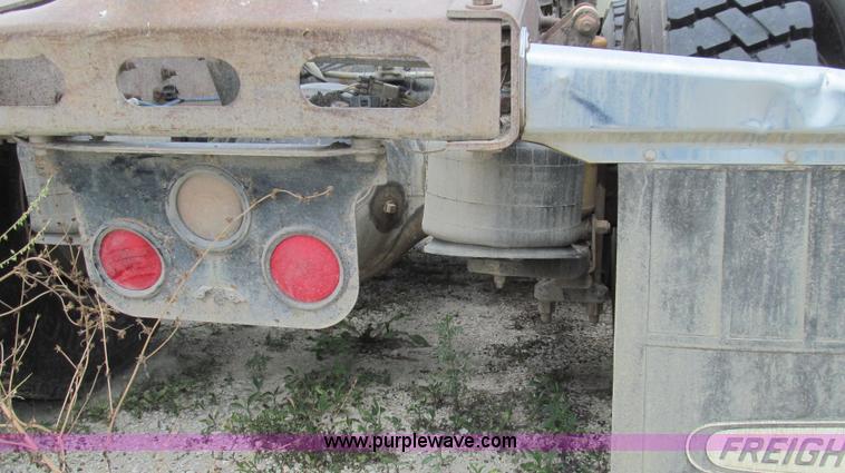 image for item G2065 2005 Freightliner Columbia CL120 semi truck