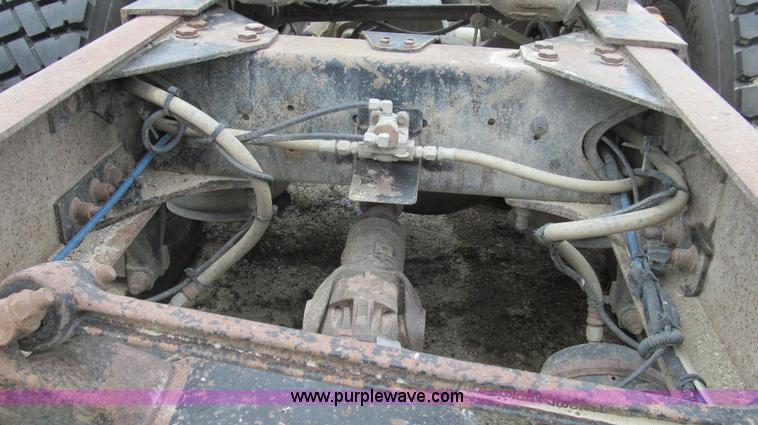 image for item G2065 2005 Freightliner Columbia CL120 semi truck