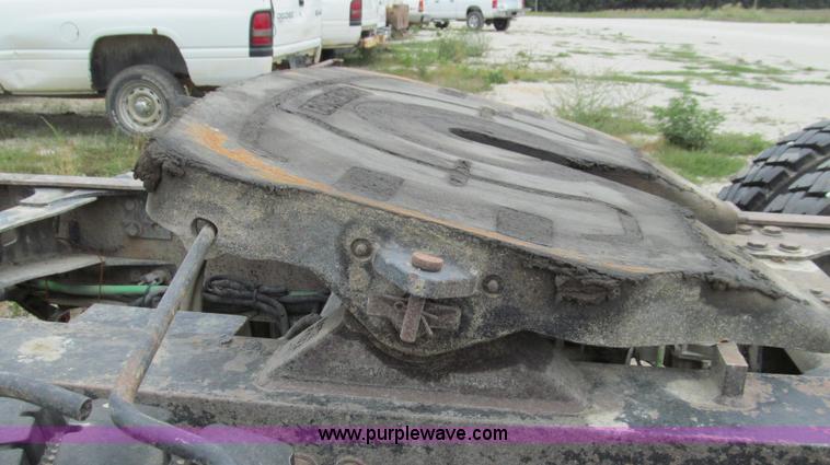 image for item G2065 2005 Freightliner Columbia CL120 semi truck