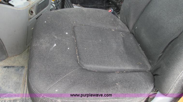 image for item G2065 2005 Freightliner Columbia CL120 semi truck