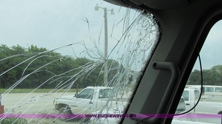 image for item G2065 2005 Freightliner Columbia CL120 semi truck