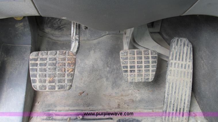 image for item G2065 2005 Freightliner Columbia CL120 semi truck