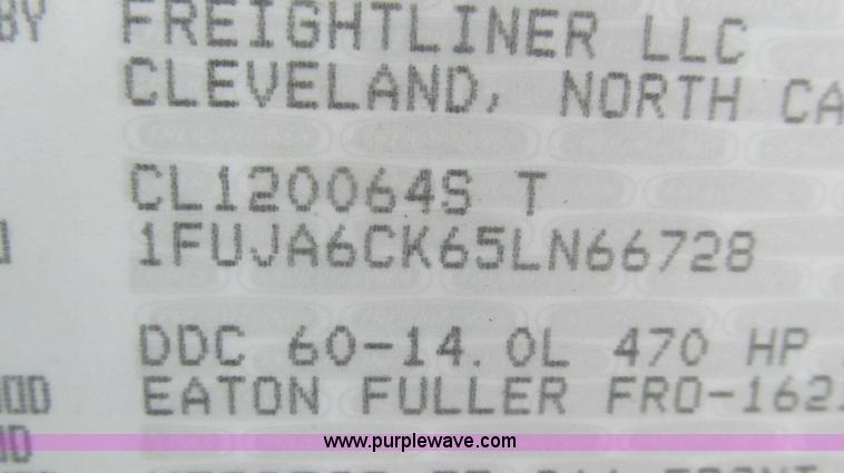 image for item G2065 2005 Freightliner Columbia CL120 semi truck