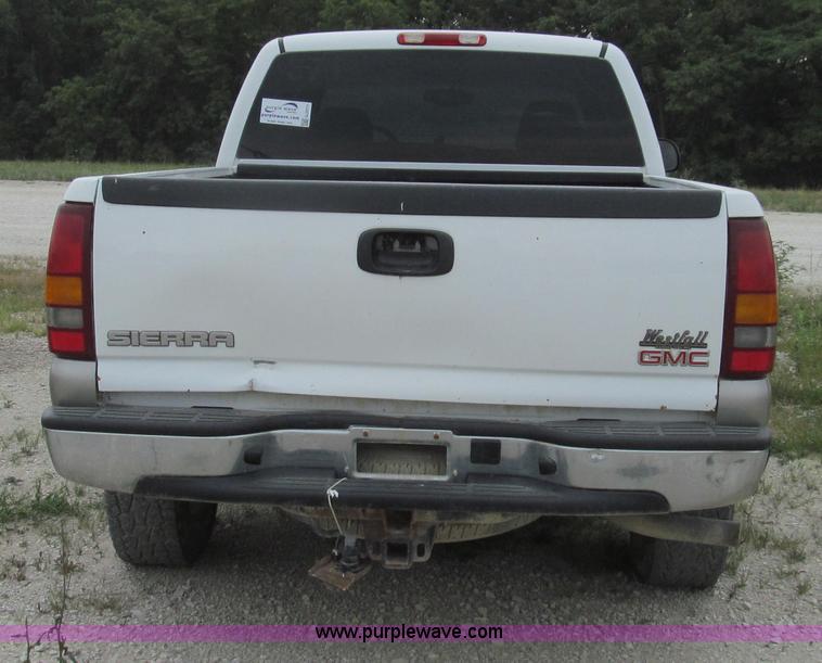 image for item G2073 2003 GMC Sierra 1500 Extended Cab pickup truck