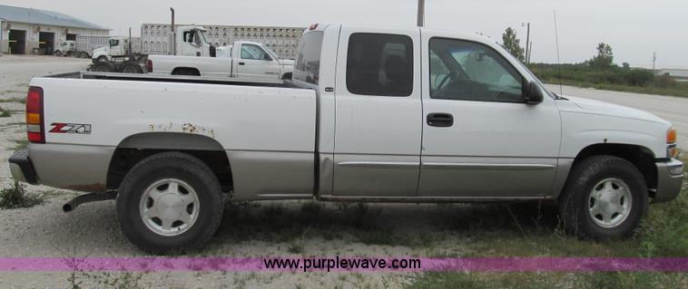 image for item G2073 2003 GMC Sierra 1500 Extended Cab pickup truck