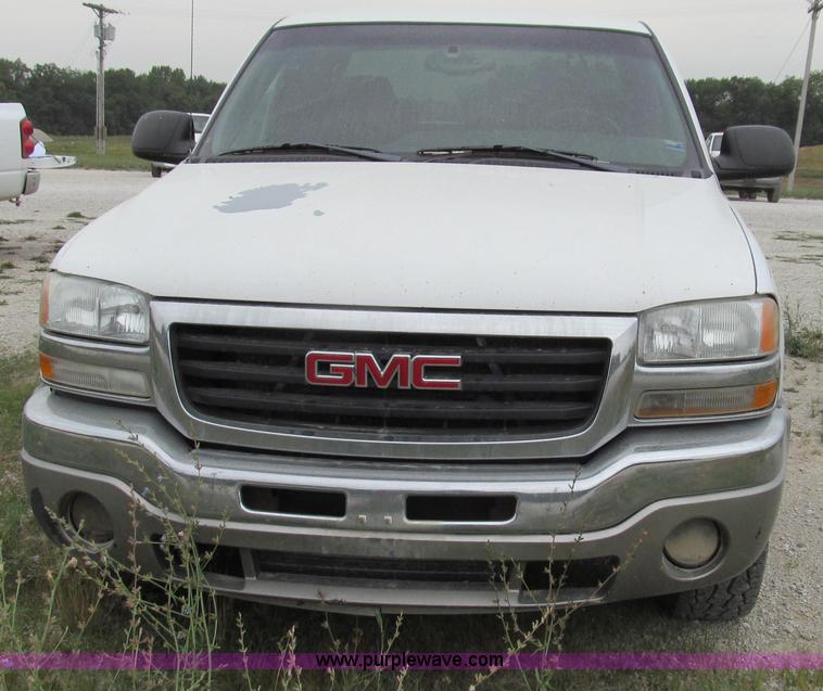 image for item G2073 2003 GMC Sierra 1500 Extended Cab pickup truck