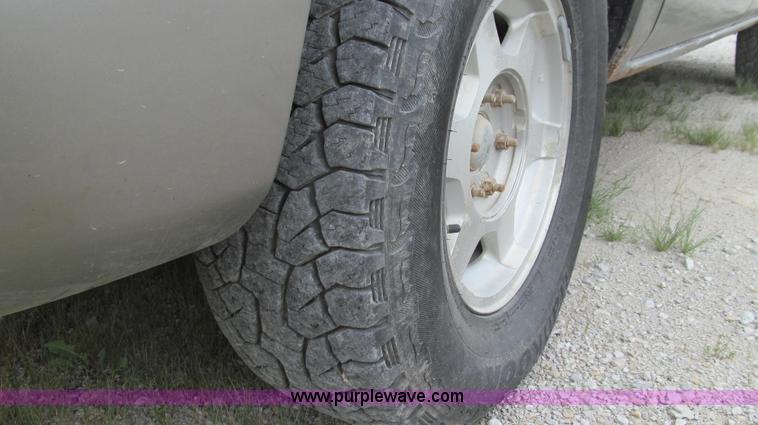 image for item G2073 2003 GMC Sierra 1500 Extended Cab pickup truck