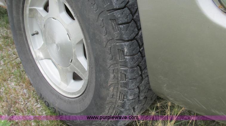 image for item G2073 2003 GMC Sierra 1500 Extended Cab pickup truck