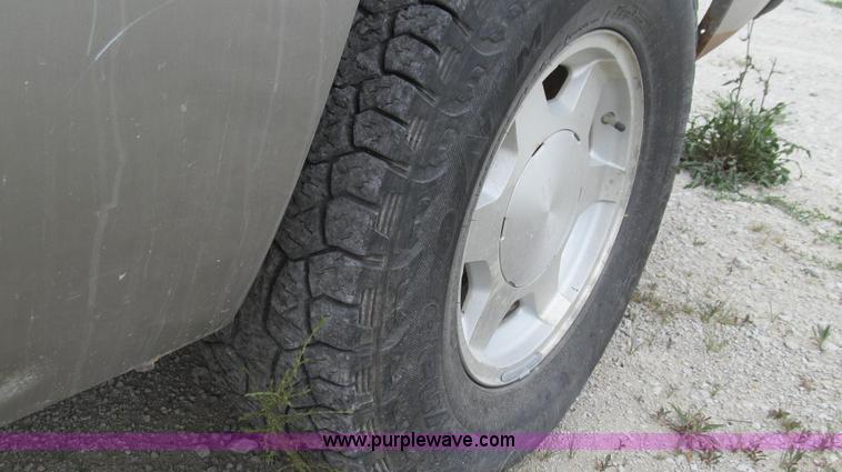 image for item G2073 2003 GMC Sierra 1500 Extended Cab pickup truck