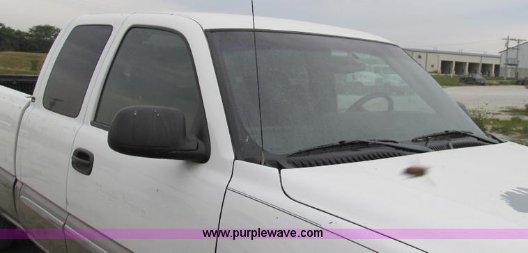 image for item G2073 2003 GMC Sierra 1500 Extended Cab pickup truck