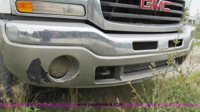 image for item G2073 2003 GMC Sierra 1500 Extended Cab pickup truck