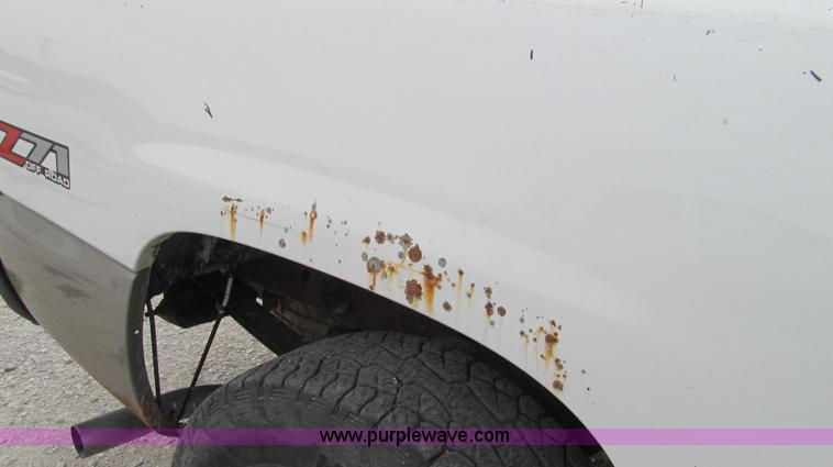 image for item G2073 2003 GMC Sierra 1500 Extended Cab pickup truck