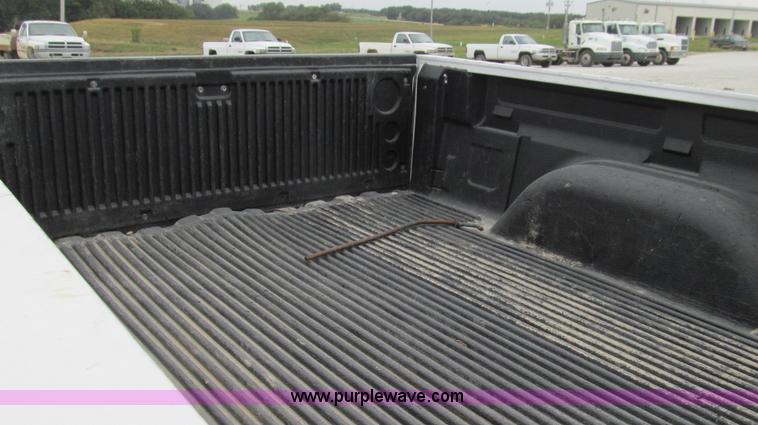 image for item G2073 2003 GMC Sierra 1500 Extended Cab pickup truck