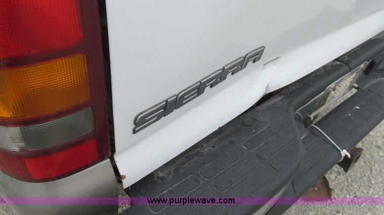 image for item G2073 2003 GMC Sierra 1500 Extended Cab pickup truck