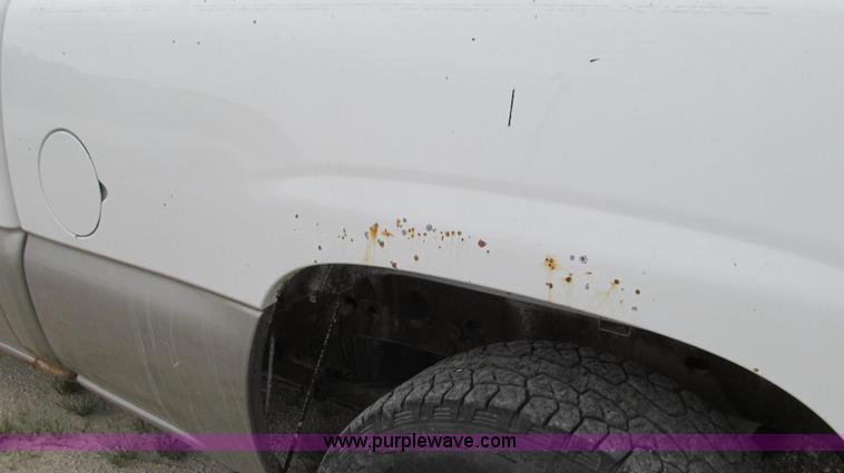 image for item G2073 2003 GMC Sierra 1500 Extended Cab pickup truck