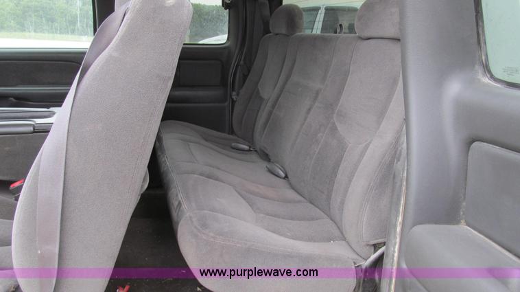 image for item G2073 2003 GMC Sierra 1500 Extended Cab pickup truck