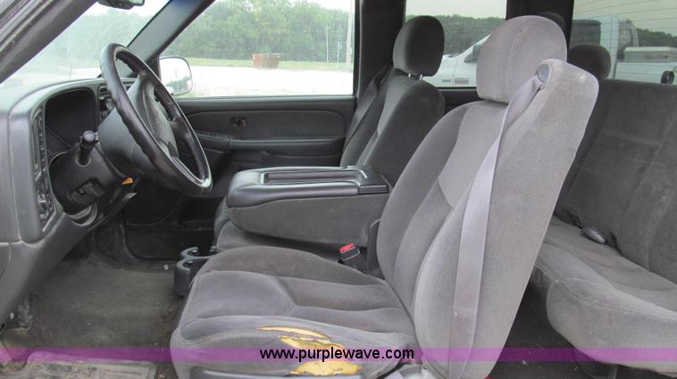 image for item G2073 2003 GMC Sierra 1500 Extended Cab pickup truck