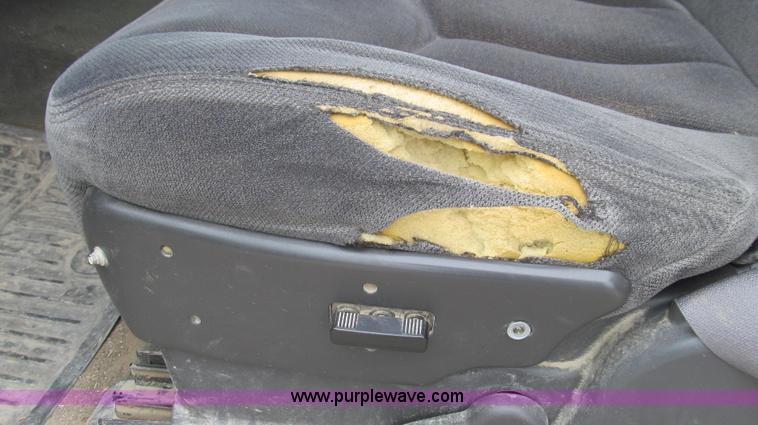 image for item G2073 2003 GMC Sierra 1500 Extended Cab pickup truck