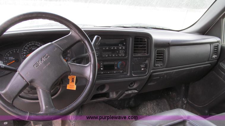 image for item G2073 2003 GMC Sierra 1500 Extended Cab pickup truck