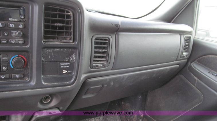 image for item G2073 2003 GMC Sierra 1500 Extended Cab pickup truck