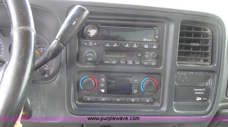 image for item G2073 2003 GMC Sierra 1500 Extended Cab pickup truck