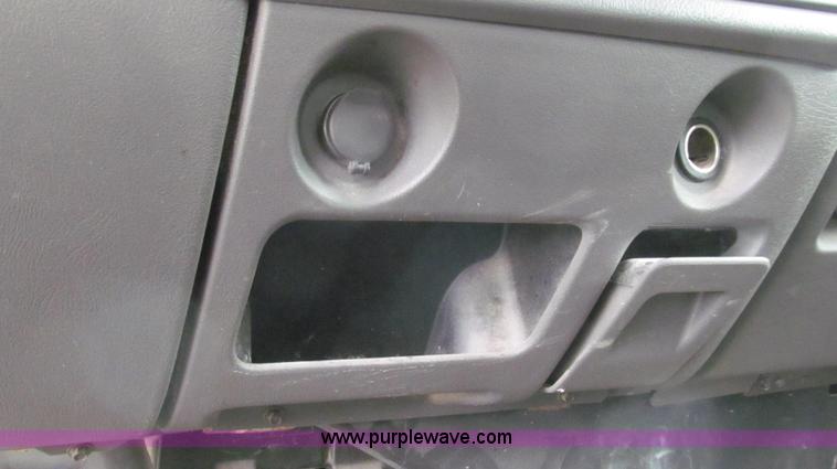 image for item G2073 2003 GMC Sierra 1500 Extended Cab pickup truck