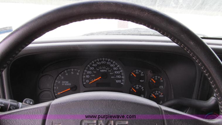 image for item G2073 2003 GMC Sierra 1500 Extended Cab pickup truck