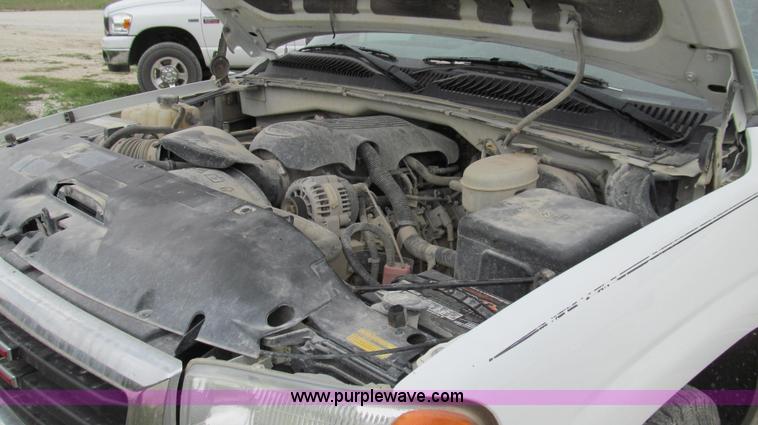 image for item G2073 2003 GMC Sierra 1500 Extended Cab pickup truck