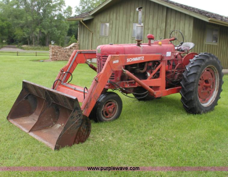image for item G4075 International Harvester McCormick Farmall 400 tractor