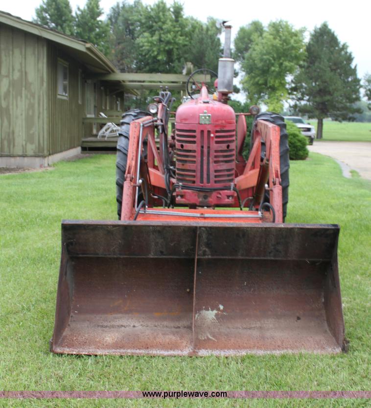 image for item G4075 International Harvester McCormick Farmall 400 tractor