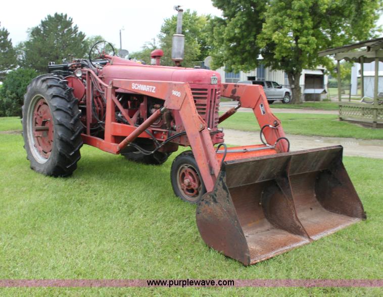 image for item G4075 International Harvester McCormick Farmall 400 tractor