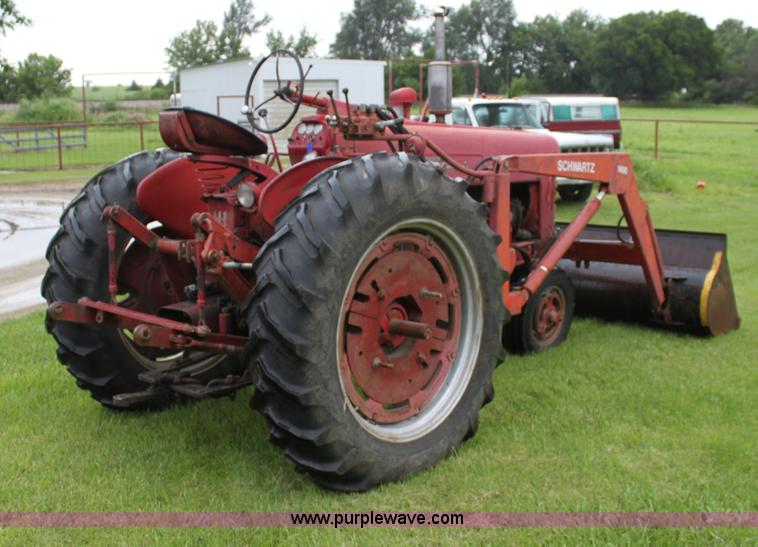 image for item G4075 International Harvester McCormick Farmall 400 tractor