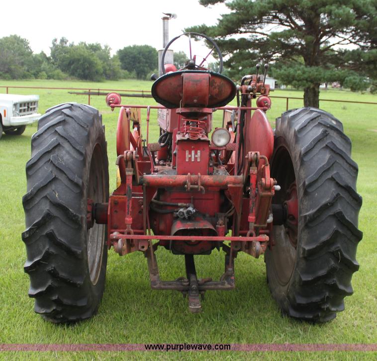 image for item G4075 International Harvester McCormick Farmall 400 tractor