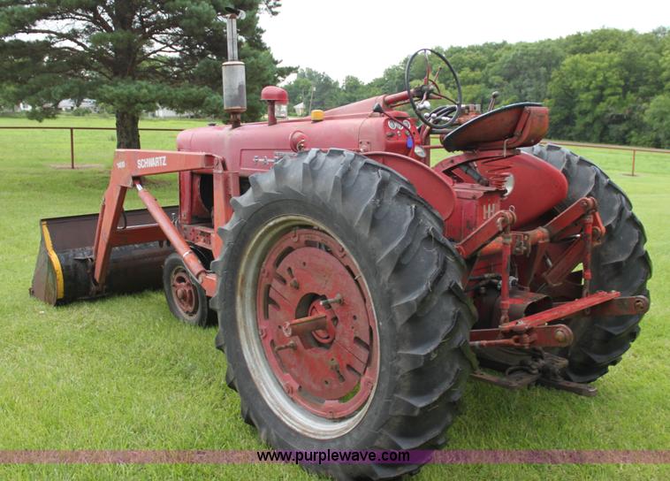 image for item G4075 International Harvester McCormick Farmall 400 tractor