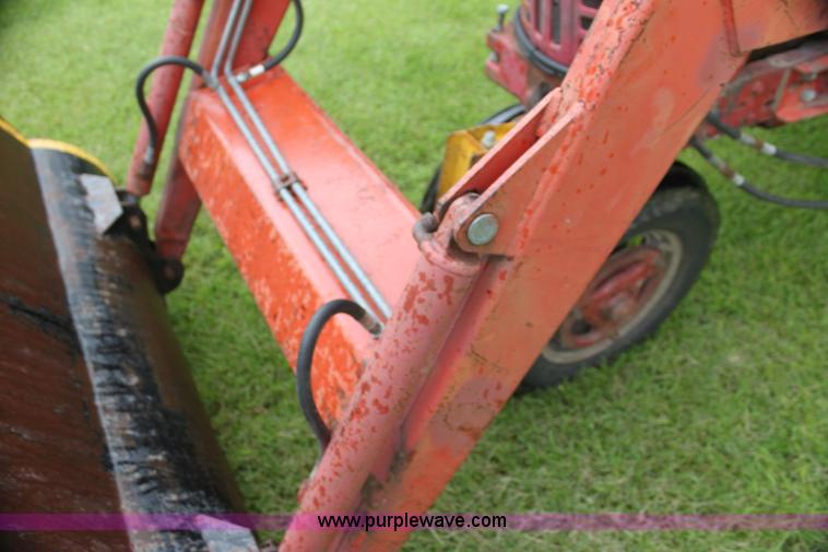 image for item G4075 International Harvester McCormick Farmall 400 tractor