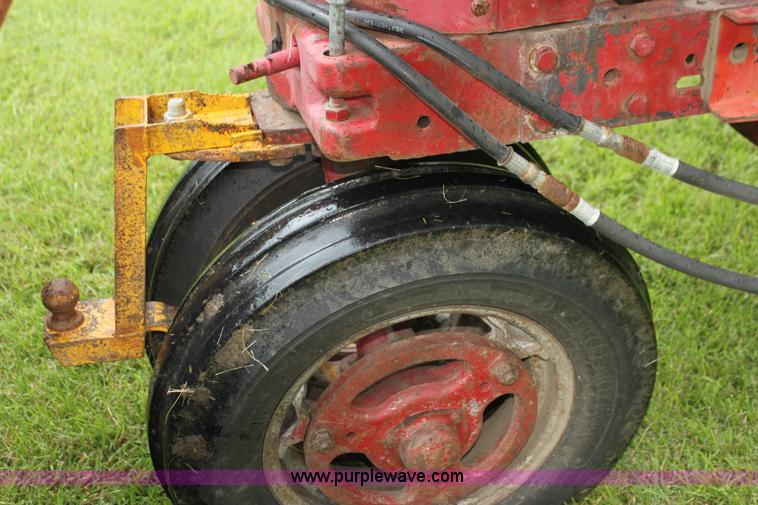 image for item G4075 International Harvester McCormick Farmall 400 tractor