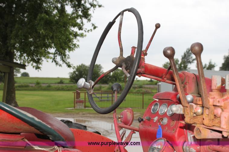 image for item G4075 International Harvester McCormick Farmall 400 tractor