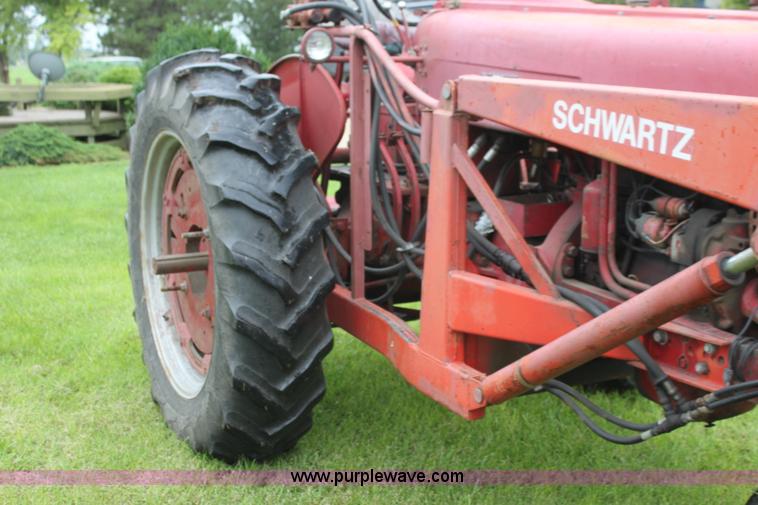 image for item G4075 International Harvester McCormick Farmall 400 tractor