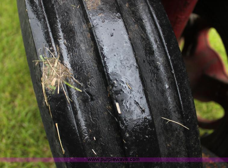 image for item G4075 International Harvester McCormick Farmall 400 tractor