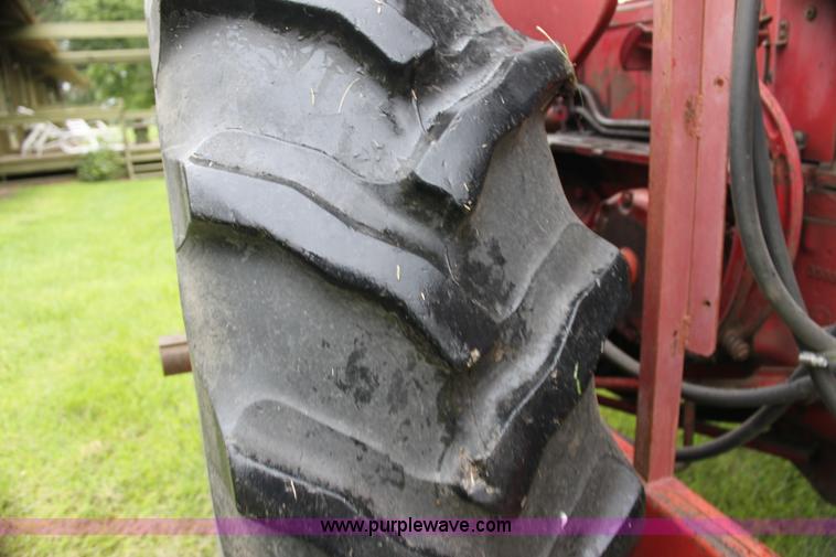 image for item G4075 International Harvester McCormick Farmall 400 tractor