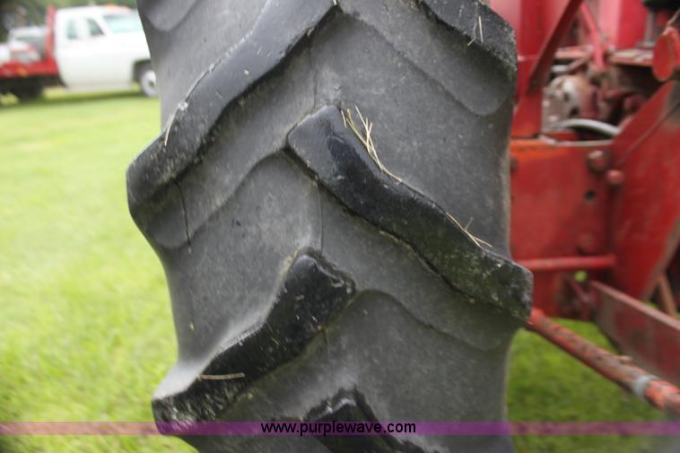 image for item G4075 International Harvester McCormick Farmall 400 tractor