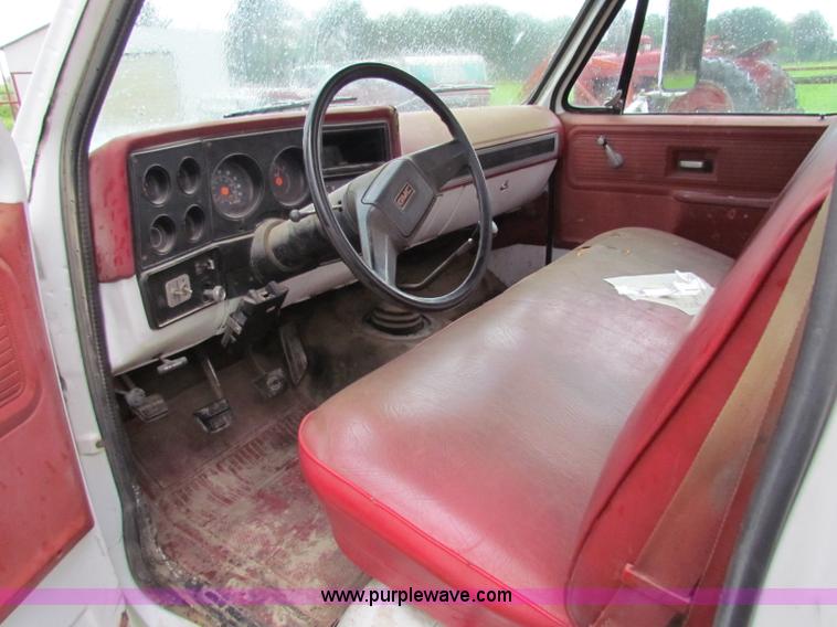 image for item G4076 1978 GMC Sierra 3500 flatbed truck