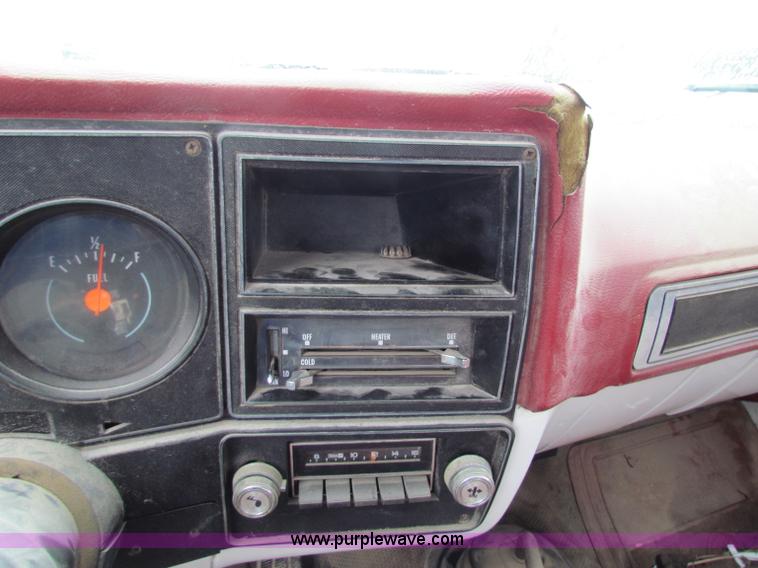 image for item G4076 1978 GMC Sierra 3500 flatbed truck