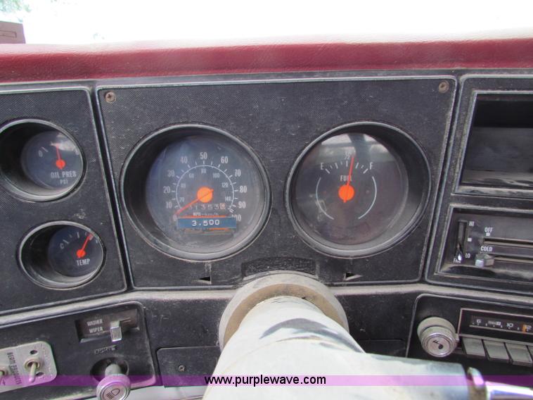 image for item G4076 1978 GMC Sierra 3500 flatbed truck