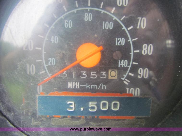 image for item G4076 1978 GMC Sierra 3500 flatbed truck