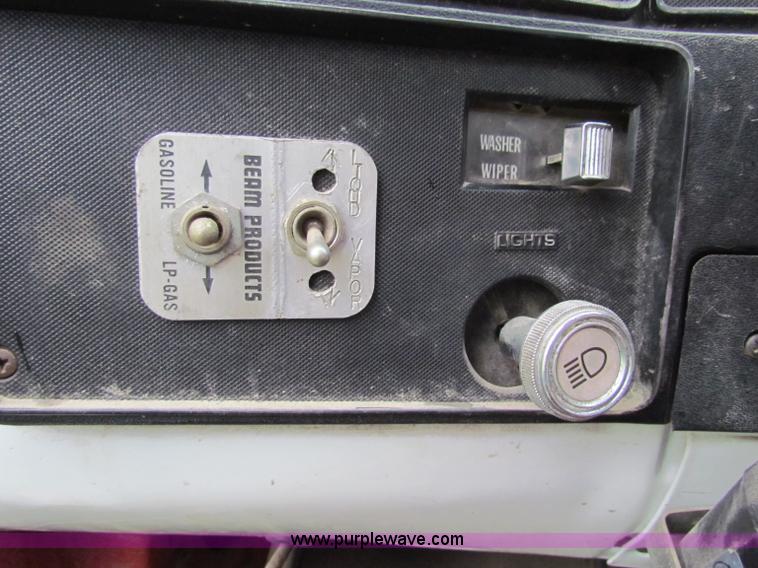 image for item G4076 1978 GMC Sierra 3500 flatbed truck